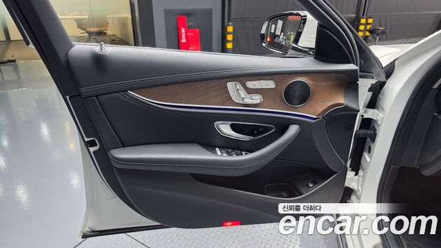 Mercedes-Benz E-Class (W213) E220d 4MATIC Exclusive 2019 — фото 24