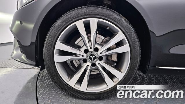 Mercedes-Benz C-Class (W205) C220 d 4MATIC 2020 — фото 5
