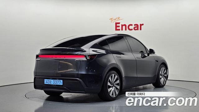 Tesla Model Y Long Range AWD 2025 — фото 2