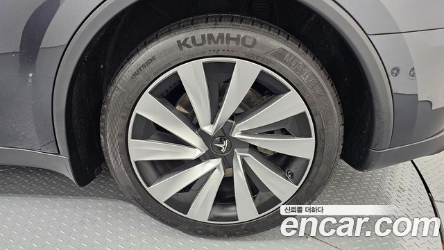 Tesla Model Y Long Range AWD 2025 — фото 27