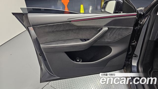 Tesla Model Y Long Range AWD 2025 — фото 30