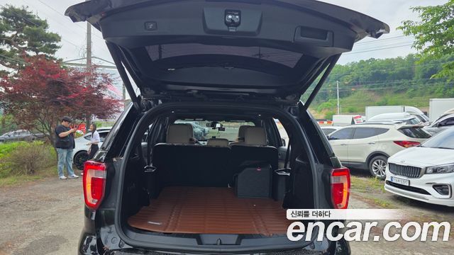 Ford Explorer 2.3 Limited 4WD 5th 2018 — фото 18