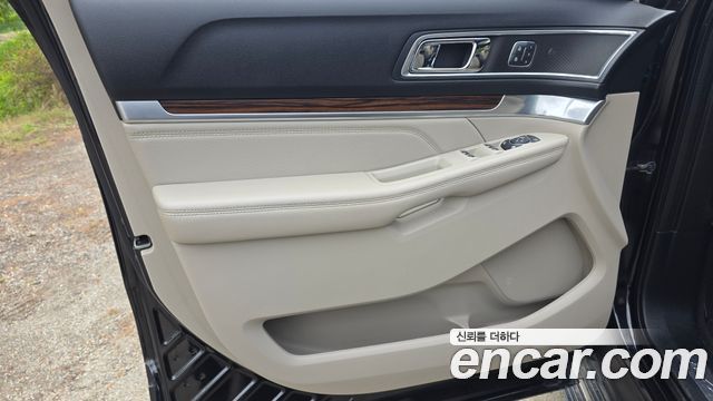 Ford Explorer 2.3 Limited 4WD 5th 2018 — фото 24