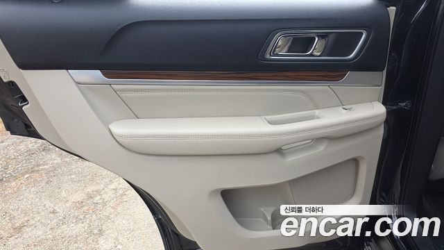 Ford Explorer 2.3 Limited 4WD 5th 2018 — фото 25