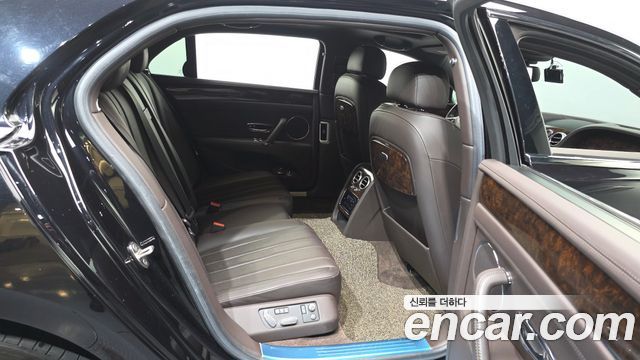 Bentley Flying Spur (II) 4.0 2015 — фото 12