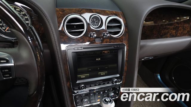 Bentley Flying Spur (II) 4.0 2015 — фото 15