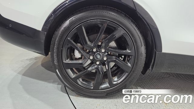 Land Rover Discovery 5 3.0 TD6 Launch Edition 2017 — фото 5