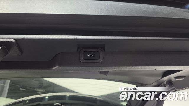 Land Rover Discovery 5 3.0 TD6 Launch Edition 2017 — фото 16