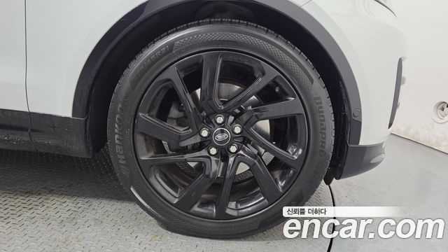 Land Rover Discovery 5 3.0 TD6 Launch Edition 2017 — фото 21