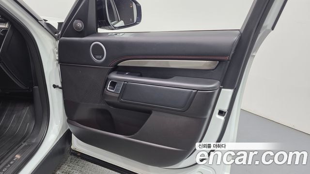 Land Rover Discovery 5 3.0 TD6 Launch Edition 2017 — фото 24