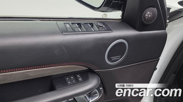 Land Rover Discovery 5 3.0 TD6 Launch Edition 2017 — фото 28