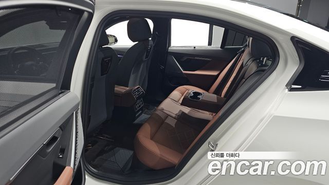 BMW 5 Series (G60) 530i xDrive M Sport 2025 — фото 32