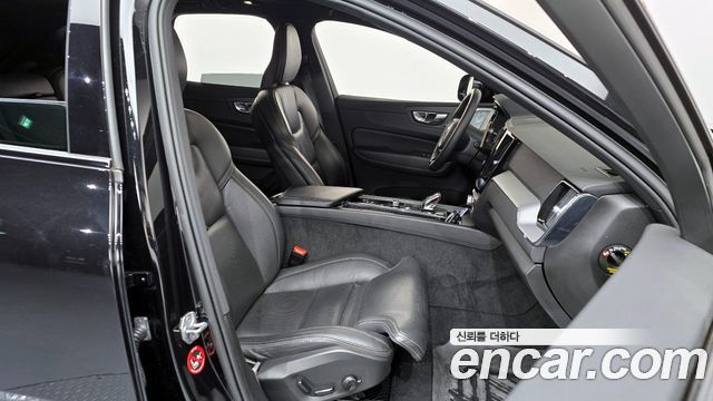 Volvo XC60 (II) B6 R-Design 2022 — фото 26