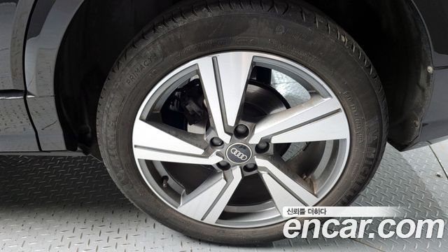 Audi Q2 35 TDI Premium 2023 — фото 21