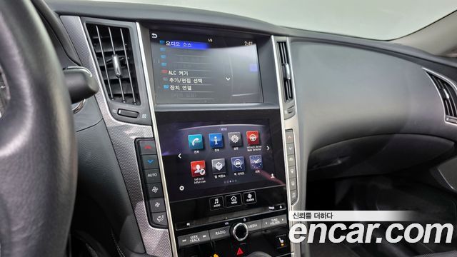 Infiniti Q50 3.5 Hybrid Essence 2017 — фото 15