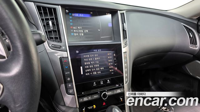 Infiniti Q50 3.5 Hybrid Essence 2017 — фото 16