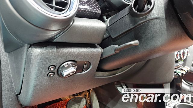 MINI Cooper S Convertible Standard 3rd 2018 — фото 19