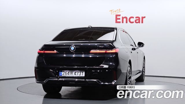 BMW 7 Series (G70) 740i sDrive M Sport 2023 — фото 4