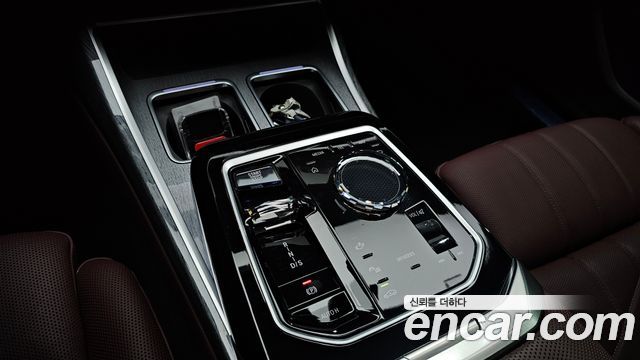 BMW 7 Series (G70) 740i sDrive M Sport 2023 — фото 9
