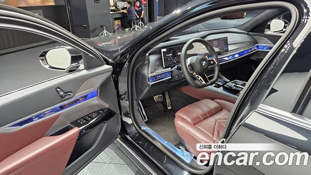 BMW 7 Series (G70) 740i sDrive M Sport 2023 — фото 10