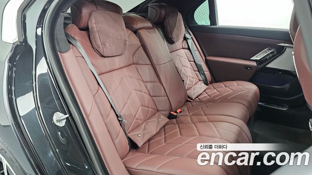 BMW 7 Series (G70) 740i sDrive M Sport 2023 — фото 11