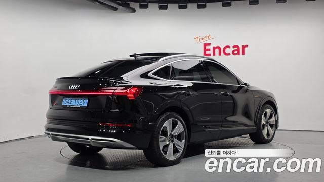 Audi e-tron 55 Quattro Sportback 2023 — фото 2
