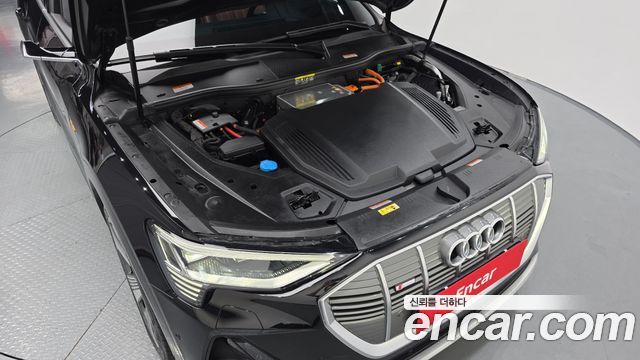 Audi e-tron 55 Quattro Sportback 2023 — фото 6