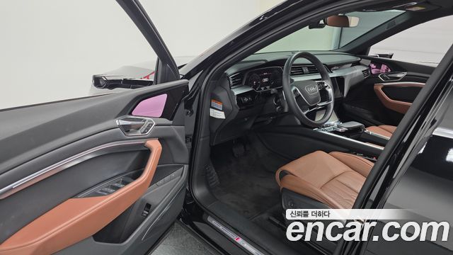 Audi e-tron 55 Quattro Sportback 2023 — фото 10