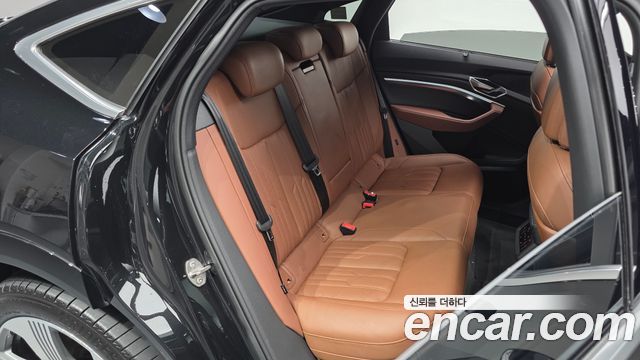 Audi e-tron 55 Quattro Sportback 2023 — фото 11