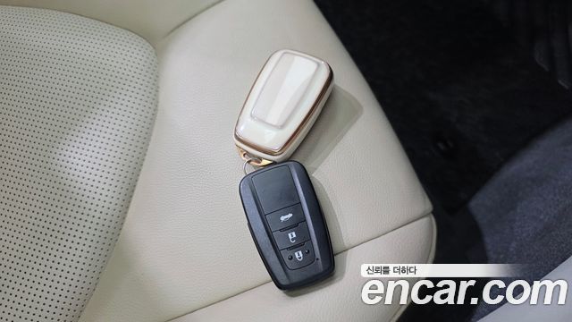 Toyota Camry (XV70) 2.5 XLE Hybrid 2019 — фото 15