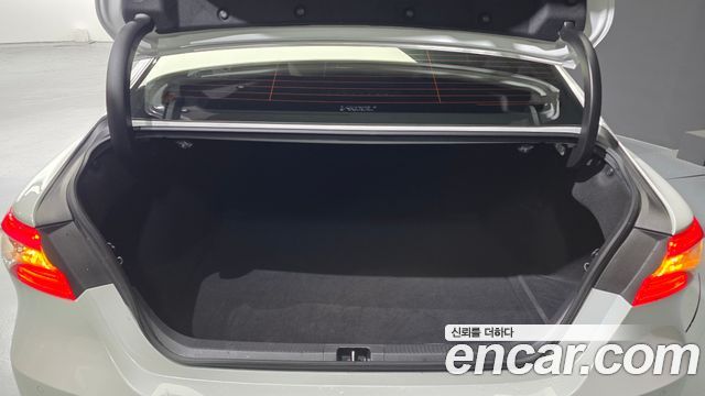 Toyota Camry (XV70) 2.5 XLE Hybrid 2019 — фото 17