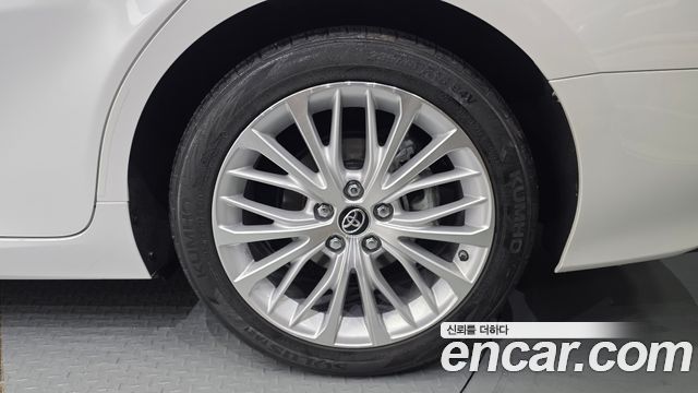 Toyota Camry (XV70) 2.5 XLE Hybrid 2019 — фото 21