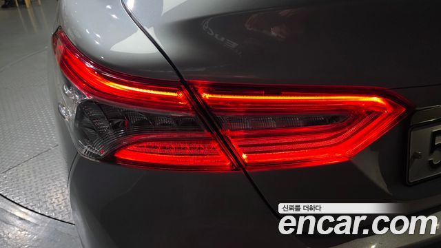 Toyota Camry (XV70) 2.5 XLE Hybrid 2019 — фото 23