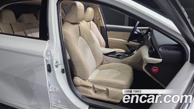 Toyota Camry (XV70) 2.5 XLE Hybrid 2019 — фото 26