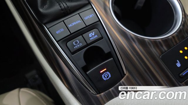 Toyota Camry (XV70) 2.5 XLE Hybrid 2019 — фото 30