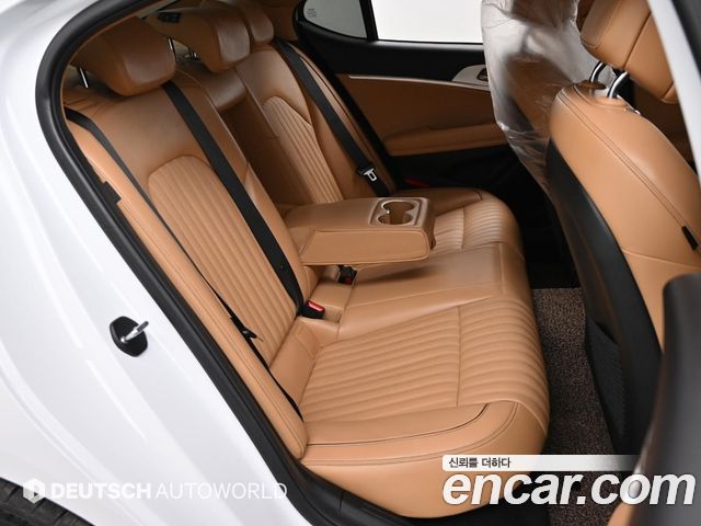 Genesis G70 Gasoline 3.3T 2WD 2024 — фото 16