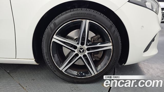 Mercedes-Benz A-Class (W177) A250 4MATIC Sedan 2020 — фото 5