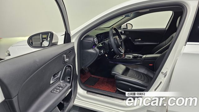 Mercedes-Benz A-Class (W177) A250 4MATIC Sedan 2020 — фото 10