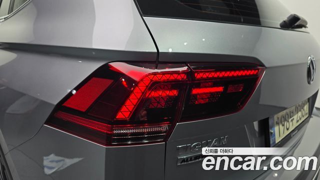 Volkswagen Tiguan Allspace 2.0 TDI Prestige 2020 — фото 23