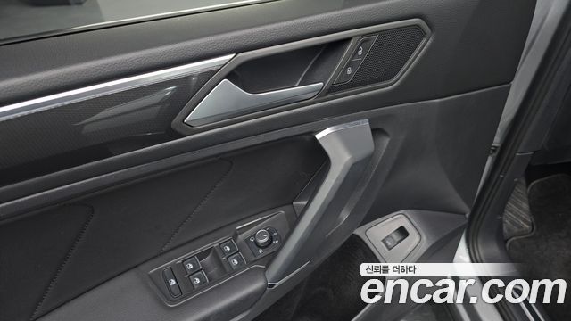 Volkswagen Tiguan Allspace 2.0 TDI Prestige 2020 — фото 31