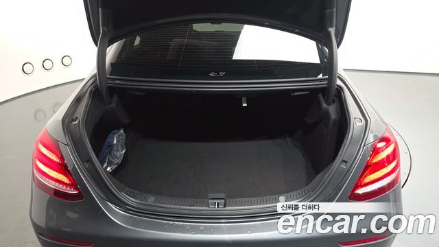 Mercedes-Benz E-Class (W213) E300 4MATIC Avnatgarde 2019 — фото 17