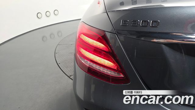 Mercedes-Benz E-Class (W213) E300 4MATIC Avnatgarde 2019 — фото 23
