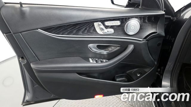 Mercedes-Benz E-Class (W213) E300 4MATIC Avnatgarde 2019 — фото 24
