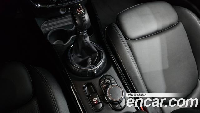 MINI Cooper D Clubman High 2nd 2016 — фото 9