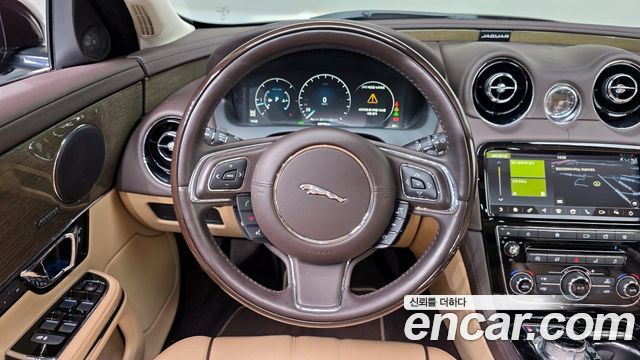 Jaguar XJ 3.0D Premium Luxury SWB X351 2018 — фото 13