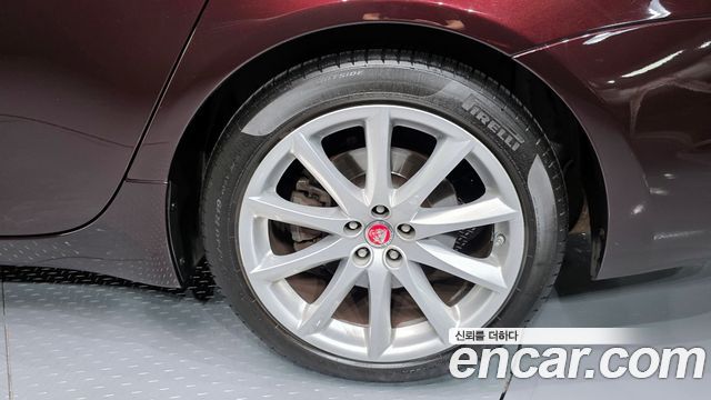 Jaguar XJ 3.0D Premium Luxury SWB X351 2018 — фото 21