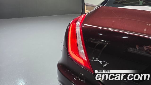 Jaguar XJ 3.0D Premium Luxury SWB X351 2018 — фото 23