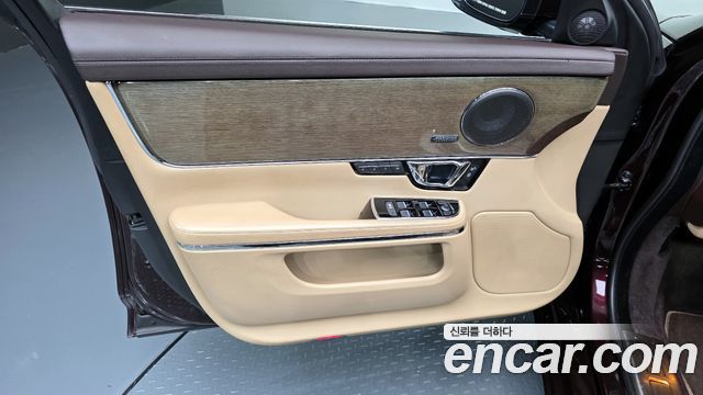 Jaguar XJ 3.0D Premium Luxury SWB X351 2018 — фото 24