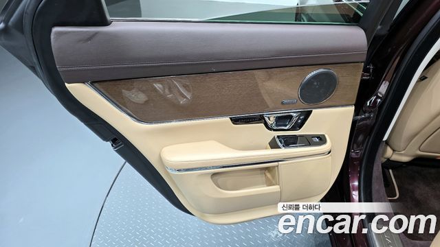 Jaguar XJ 3.0D Premium Luxury SWB X351 2018 — фото 25