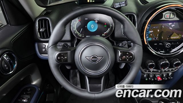 MINI Cooper S Countryman ALL4 Classic Launch Pack 2nd 2023 — фото 13